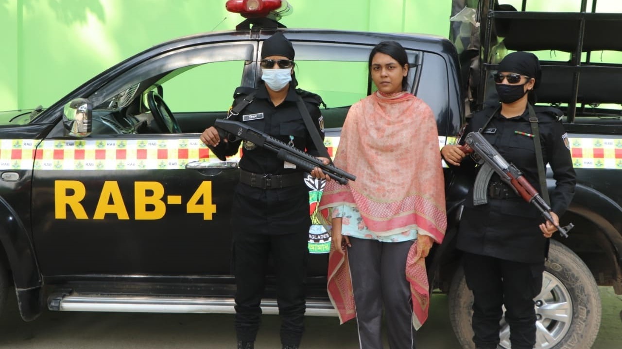 ধর্মীয় উস্কানিমূলক কুৎসা রটানোর দায়ে রাজধানী থেকে তরুণী গ্রেফতার