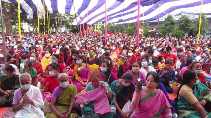 পাহাড়ে চলছে বৌদ্ধ ধর্মাবলম্বীদের কঠিন চীবর দানোৎসব