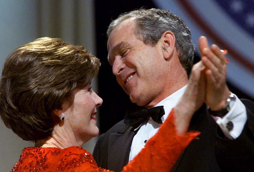 একই দলের হলেও ট্রাম্পকে ভোট দেননি বুশ ও লরা?