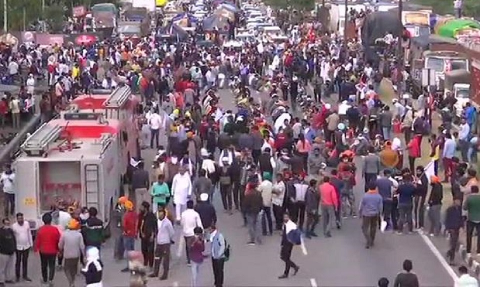 বিতর্কিত কৃষি আইন প্রত্যাহার না হওয়া পর্যন্ত আন্দোলন চালিয়ে যাওয়ার ঘোষণা ভারতীয় কৃষকদের