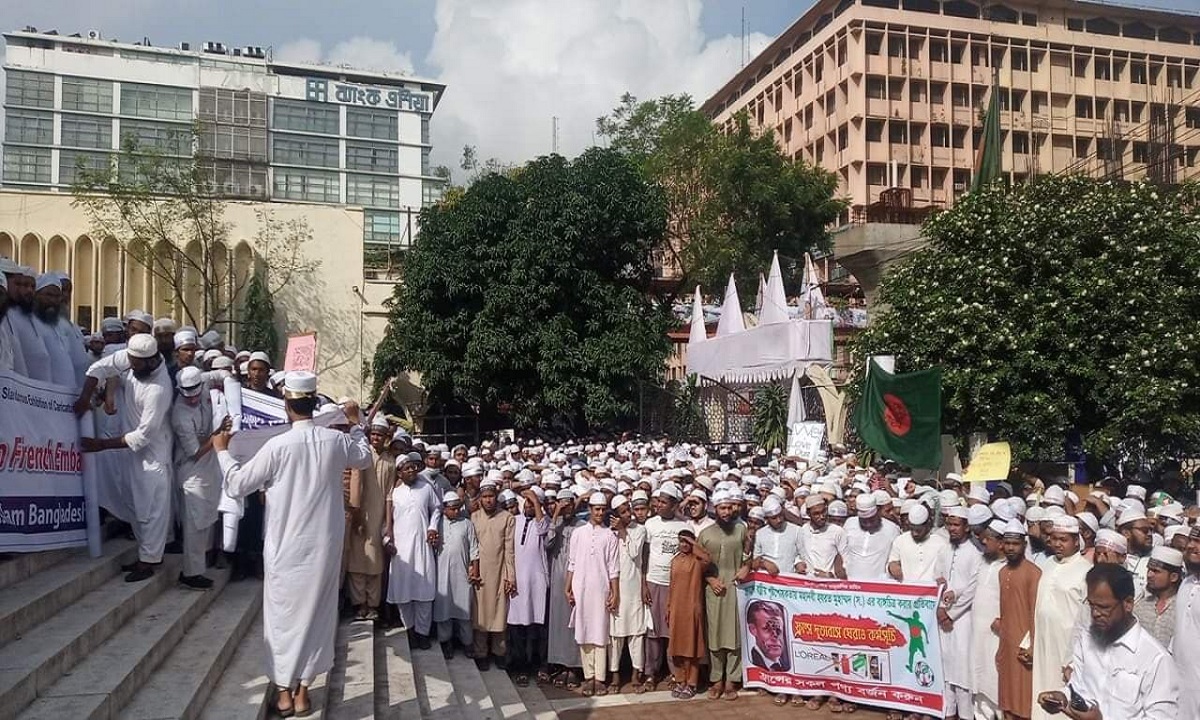 মহানবীর (সা.) ব্যঙ্গচিত্র প্রদর্শনের প্রতিবাদে রাজধানীতে হেফাজতের বিক্ষোভ