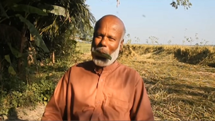 পাতার বাঁশিতে যে কোন গানের সুর তুলতে পারেন মোকলেসুর (ভিডিও)