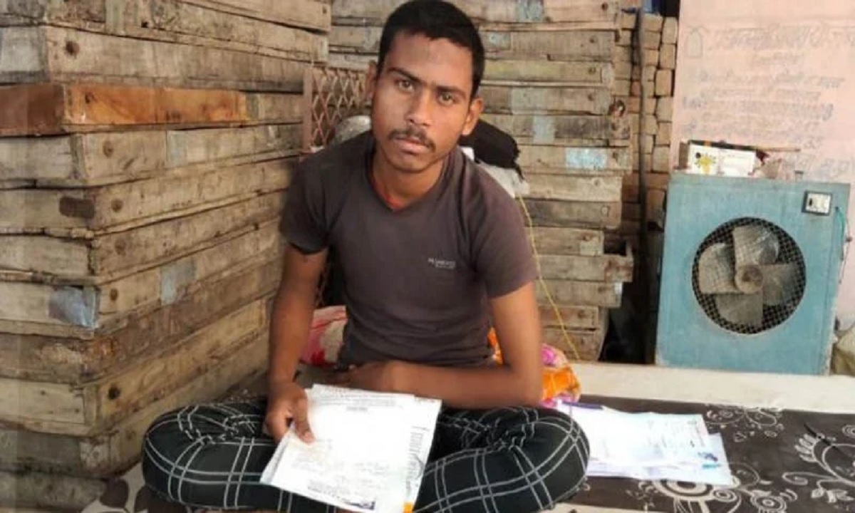 দিনে কুড়িটি রুটি খাওয়া সত্ত্বেও ১৮ মাস শৌচাগারে যান না এই কিশোর