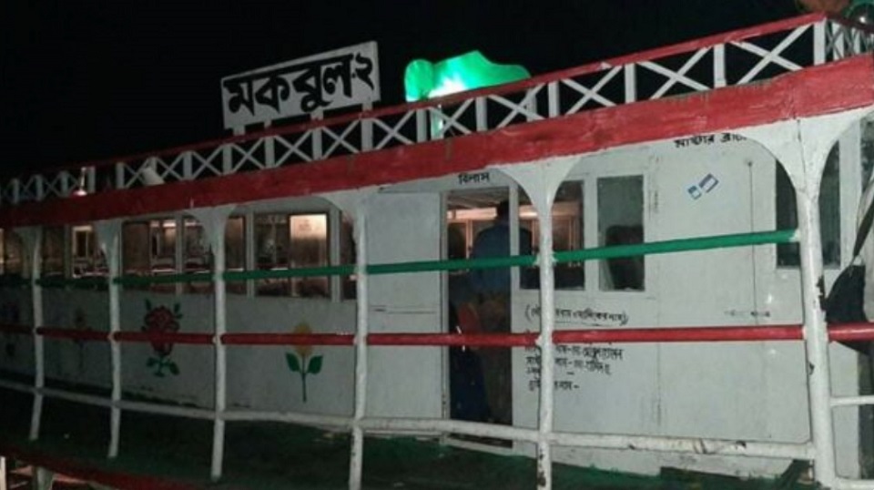 মেঘনা নদীতে যাত্রীবাহি লঞ্চে ডাকাতি