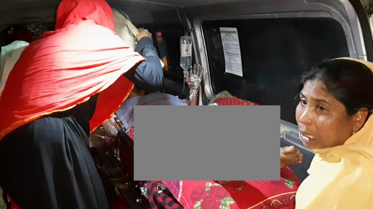 ফ্রান্স প্রেসিডেন্টের কুশপুত্তলিকা দাহের সময় চুয়াডাঙ্গায় তিনজন অগ্নিদগ্ধ ফ্রান্স প্রেসিডেন্টের কুশপুত্তলিকা দাহের সময় চুয়াডাঙ্গা তিনজন অগ্নিদগ্ধ