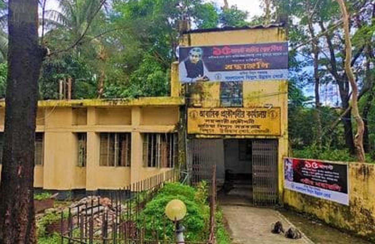 হাতিয়ায় বিদ্যুৎ নেই ৬ দিন, দুর্ভোগ পোহাচ্ছে ছয় হাজার গ্রাহক