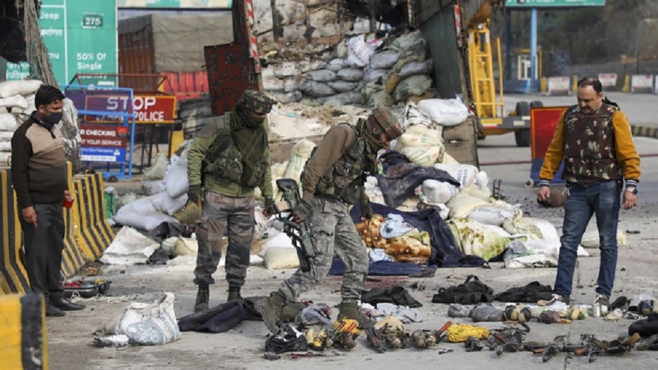 কাশ্মিরে পুলিশের অভিযানে নিহত চার বিদ্রোহী