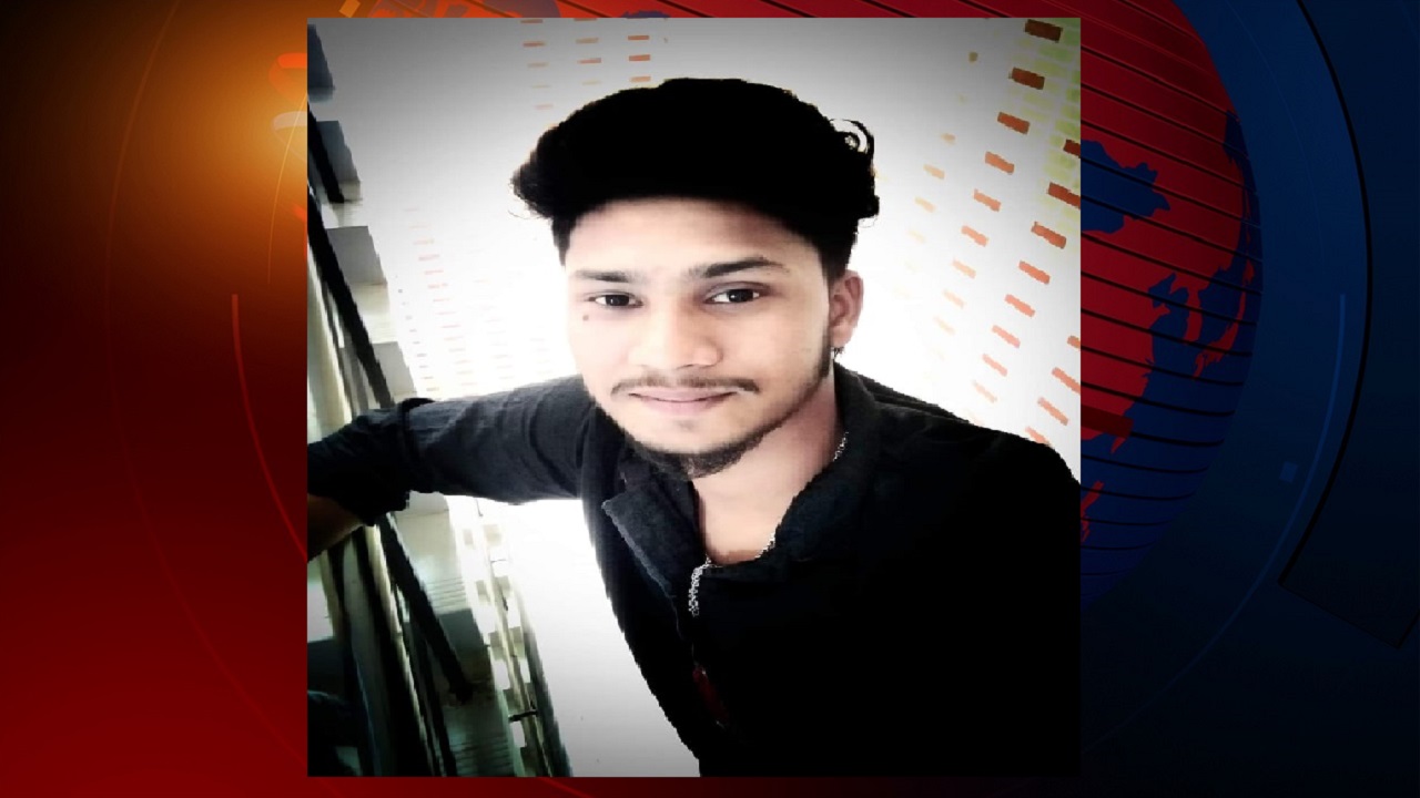 দেনা পরিশোধ করতে না পারায় মারধর, ফেসবুক লাইভে যুবকের আত্মহত্যা দেনা পরিশোধ করতে না পারায় মারধর, ফেসবুক লাইভে যুবকের আত্মহত্যা