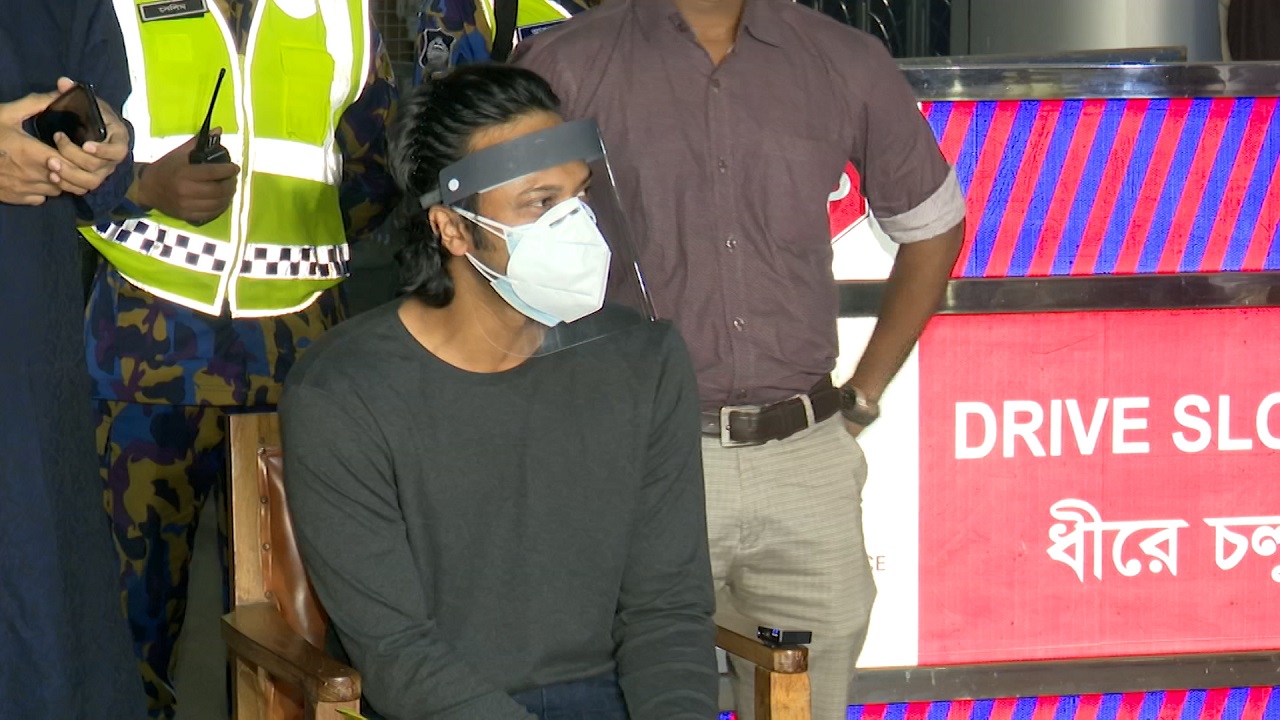 দেশে ফিরেছেন সাকিব দেশে ফিরেছেন সাকিব