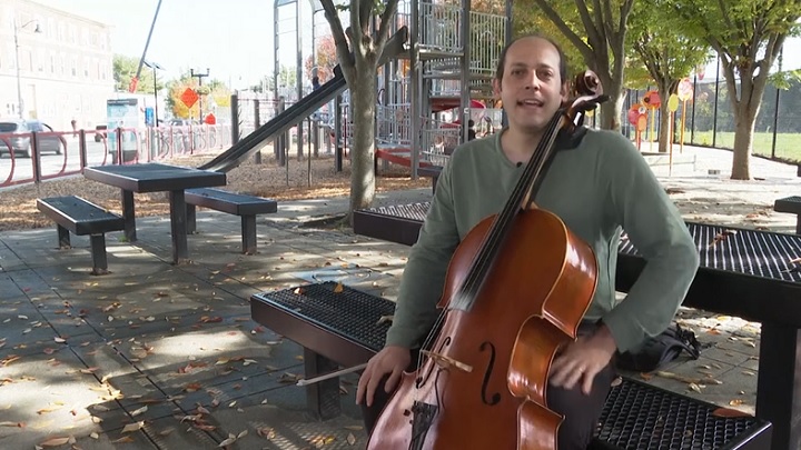 মার্কিন ভোটারদের মনোরঞ্জনে কেন্দ্রে থাকবে এক দল ফোক গায়ক