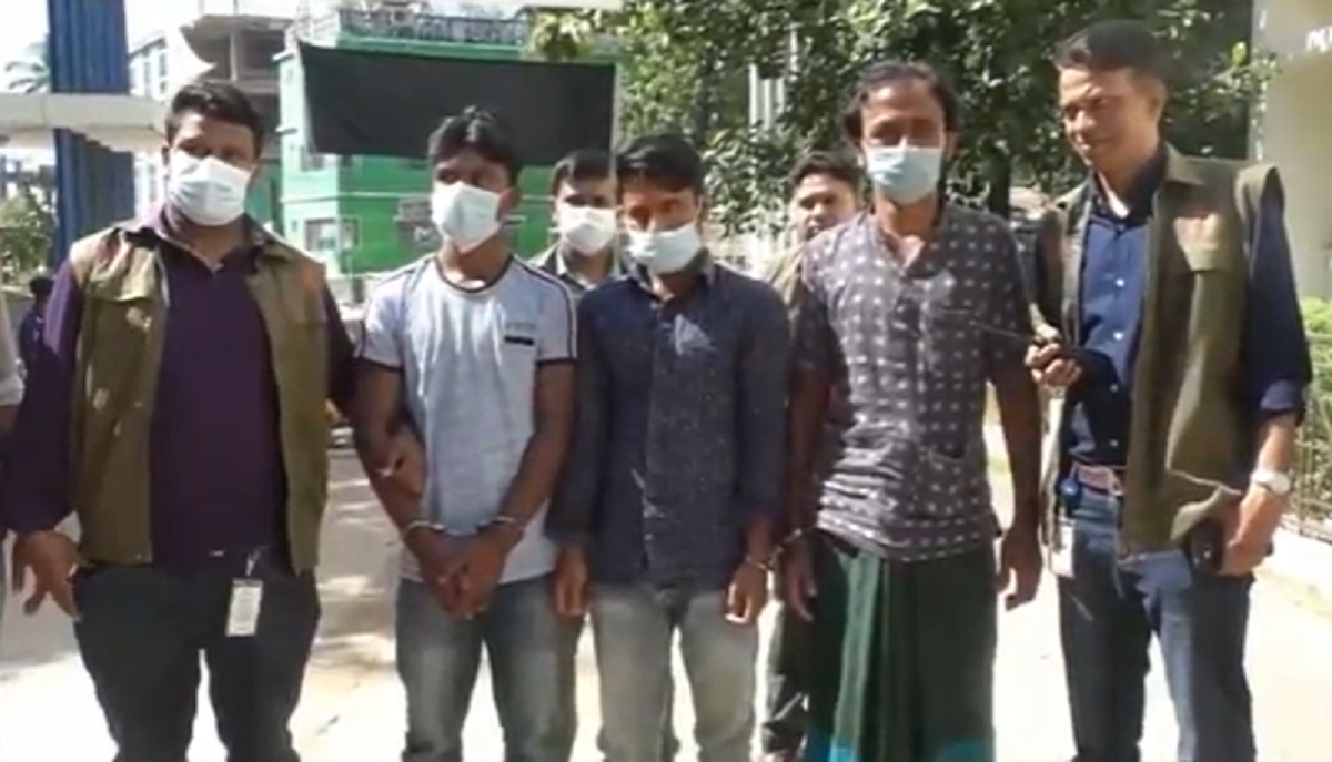 কক্সবাজারে পুলিশের পৃথক অভিযান ৬০ হাজার ইয়াবা ও অস্ত্র উদ্ধার, আটক ৫