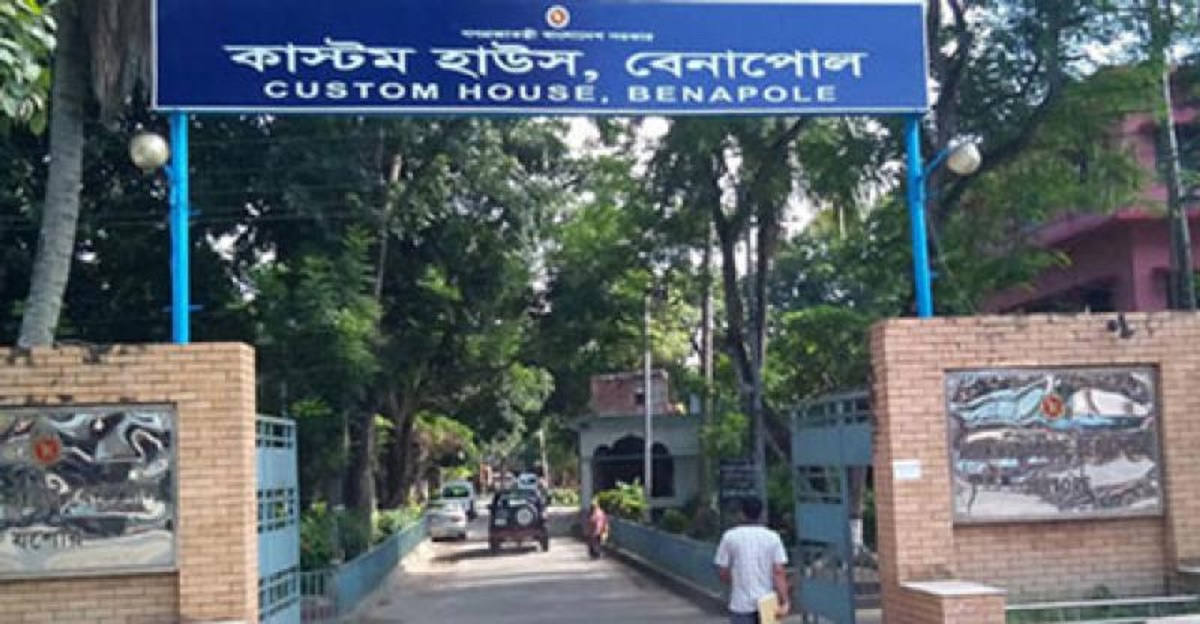 ভারতীয় পণ্যবাহী ট্রাক থেকে বিপুল পরিমাণ ফেনসিডিল জব্দ