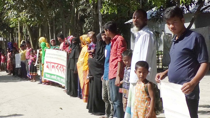 রংপুরে প্রতিবন্ধীকে ধর্ষণচেষ্টা: অভিযুক্তদের গ্রেফতারের দাবিতে মানববন্ধন