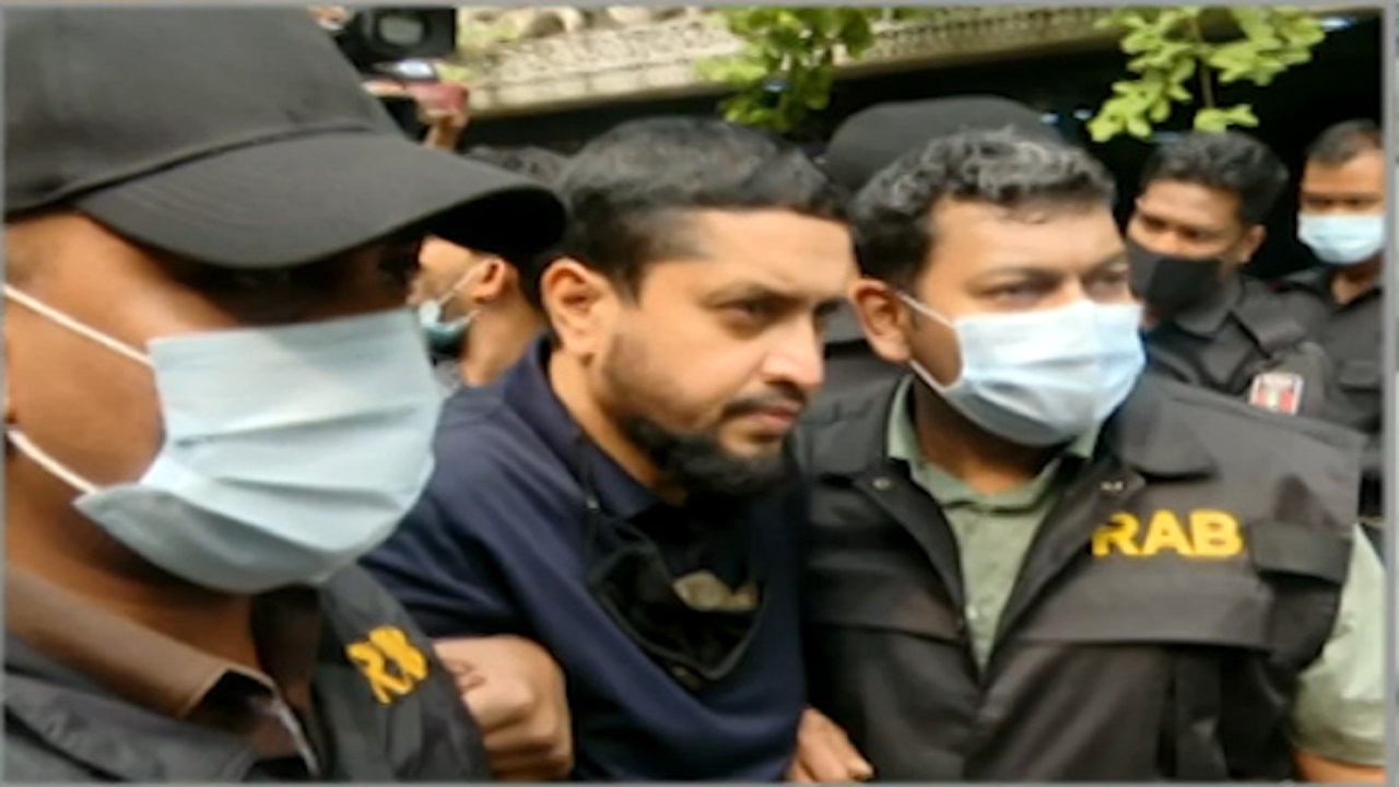 ‘গোল্ডেন মনিরকে’ থানায় হস্তান্তর, ৩ মামলা ‘গোল্ডেন মনিরকে’ থানায় হস্তান্তর, ৩ মামলা