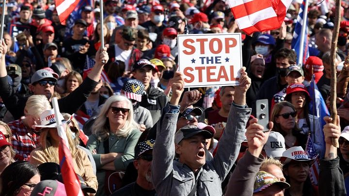 ট্রাম্প সমর্থকদের ক্ষোভে উত্তাল ওয়াশিংটন