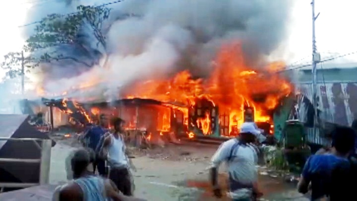 হবিগঞ্জের আজমিরীগঞ্জে অগ্নিকাণ্ডে ১৪টি ব্যবসা প্রতিষ্ঠান পুড়ে ছাই
