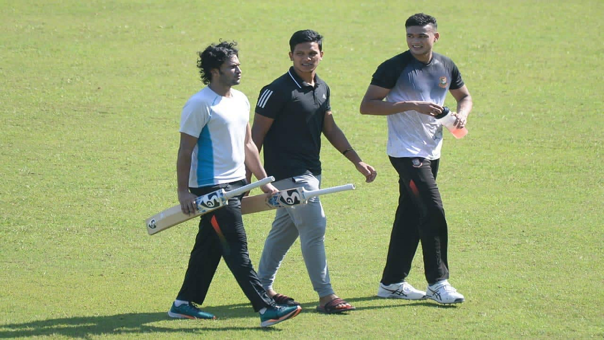 মিরপুরে ব্যাট বলের যুদ্ধে মেতেছেন সাকিব