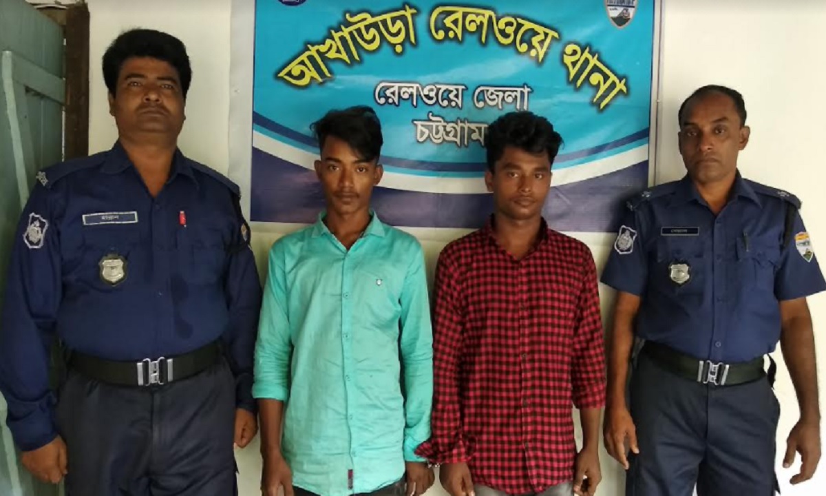 আখাউড়ায় মহানগর গোধূলি ট্রেনে ঢিল ছোড়ার অপরাধে আটক ২