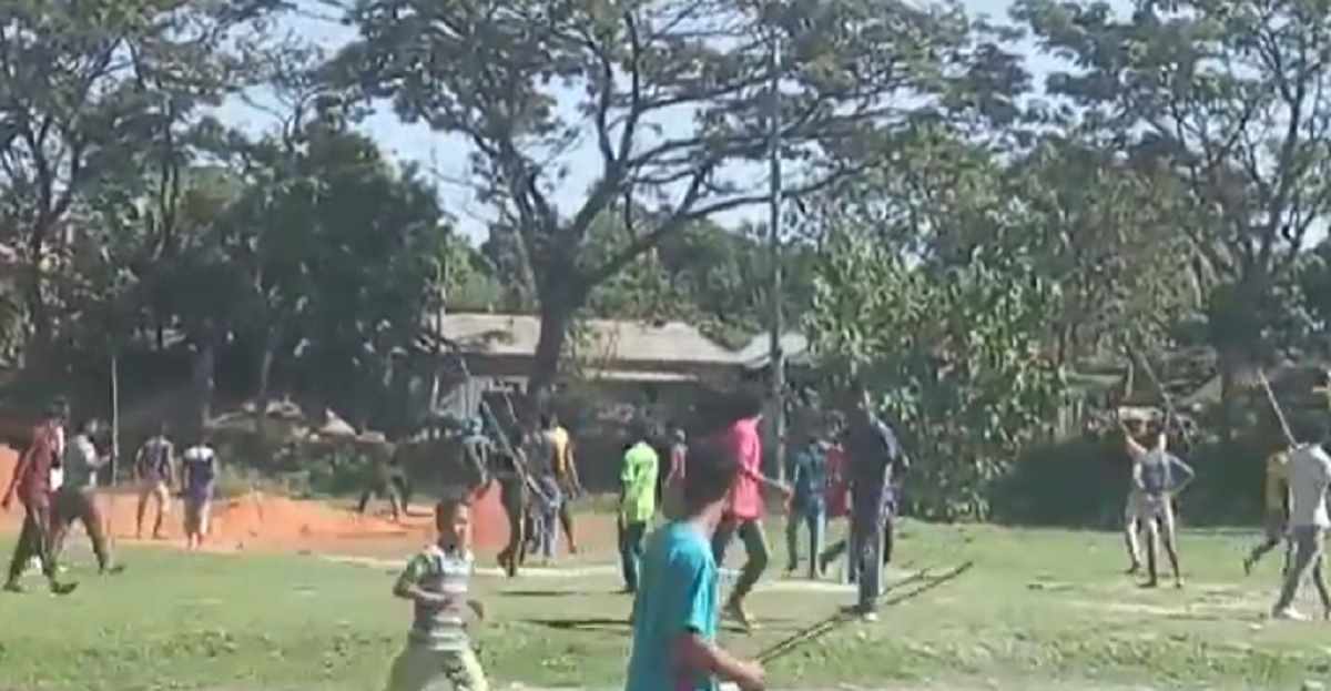 তুচ্ছ ঘটনাকে কেন্দ্র করে ব্রাহ্মণবাড়িয়ায় দুই পক্ষের সংঘর্ষ, পুলিশসহ আহত অন্তত ২৫