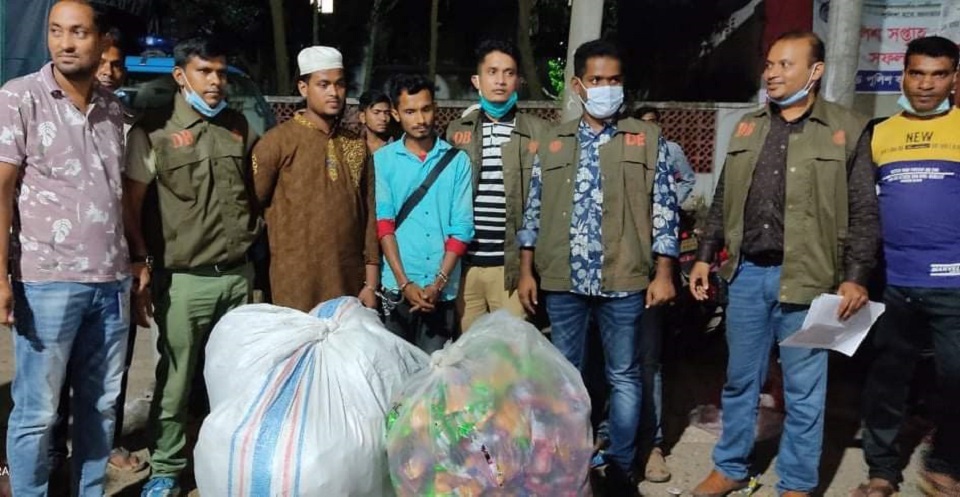 কক্সবাজারে ৯ হাজার ২৩৯ পিস ইয়াবাসহ দুইজন আটক