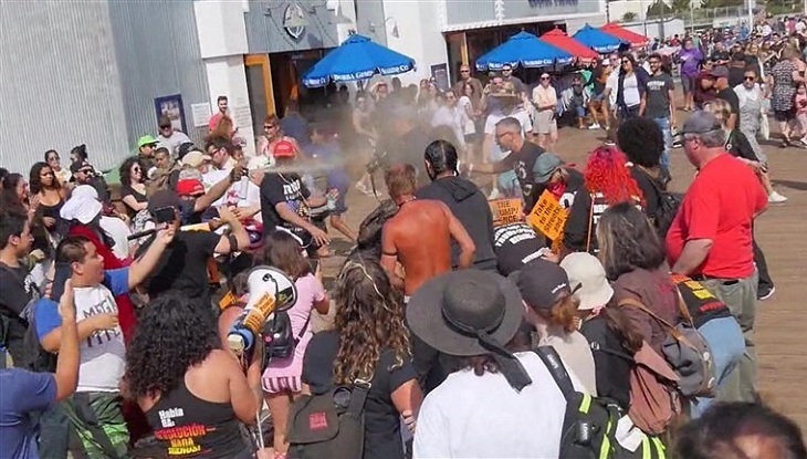 কারচুপির অভিযোগে অ্যারিজোনায় ভোটকেন্দ্রে ট্রাম্প সমর্থকদের সশস্ত্র হামলা