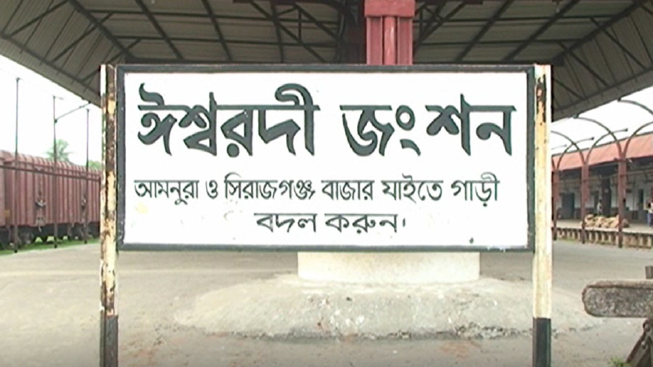 ব্যারাকে কনস্টেবলের ট্রাঙ্কে ফেনসিডিল ব্যারাকে কনস্টেবলের ট্রাঙ্কে ফেনসিডিল