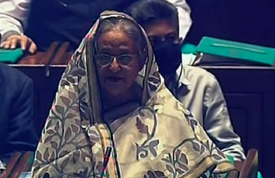 স্কুল খুলে বাচ্চাদের মৃত্যুর ঝুঁকিতে ফেলতে পারি না: প্রধানমন্ত্রী