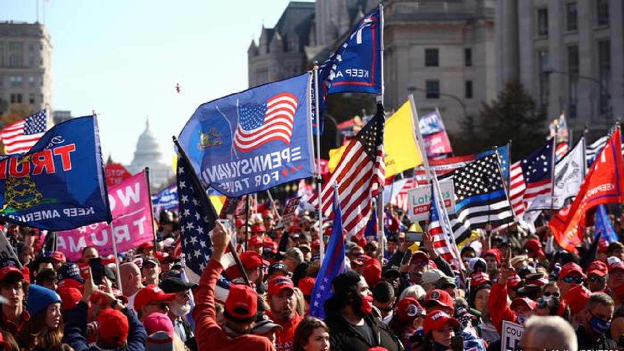 মার্কিন নির্বাচনে জালিয়াতির অভিযোগে বিক্ষোভ সমাবেশ ট্রাম্প সমর্থকদের মার্কিন নির্বাচনে জালিয়াতির অভিযোগে বিক্ষোভ সমাবেশ ট্রাম্প সমর্থকদের