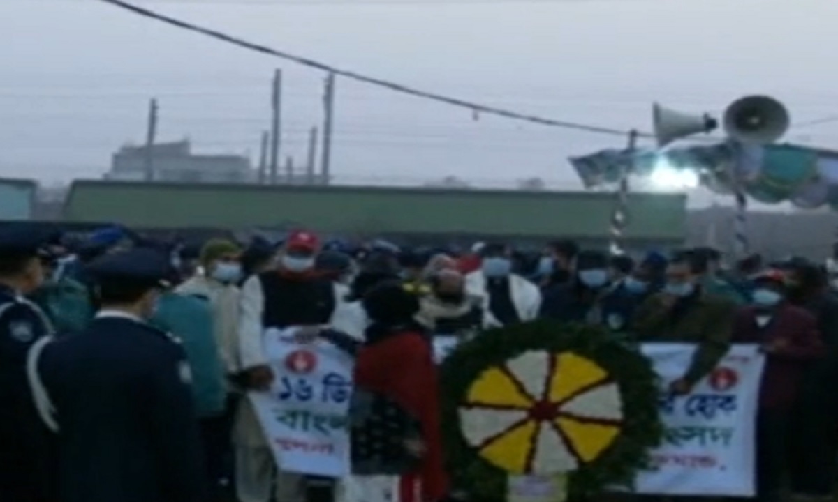 সারা দেশে নানা কর্মসূচির মাধ্যমে শহীদের প্রতি সর্বস্তরের মানুষের শ্রদ্ধা