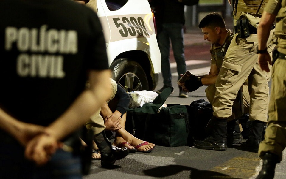 ব্যাংক ডাকাতির ঘটনায় আতঙ্কিত ব্রাজিলের ক্রিসিউমা শহর
