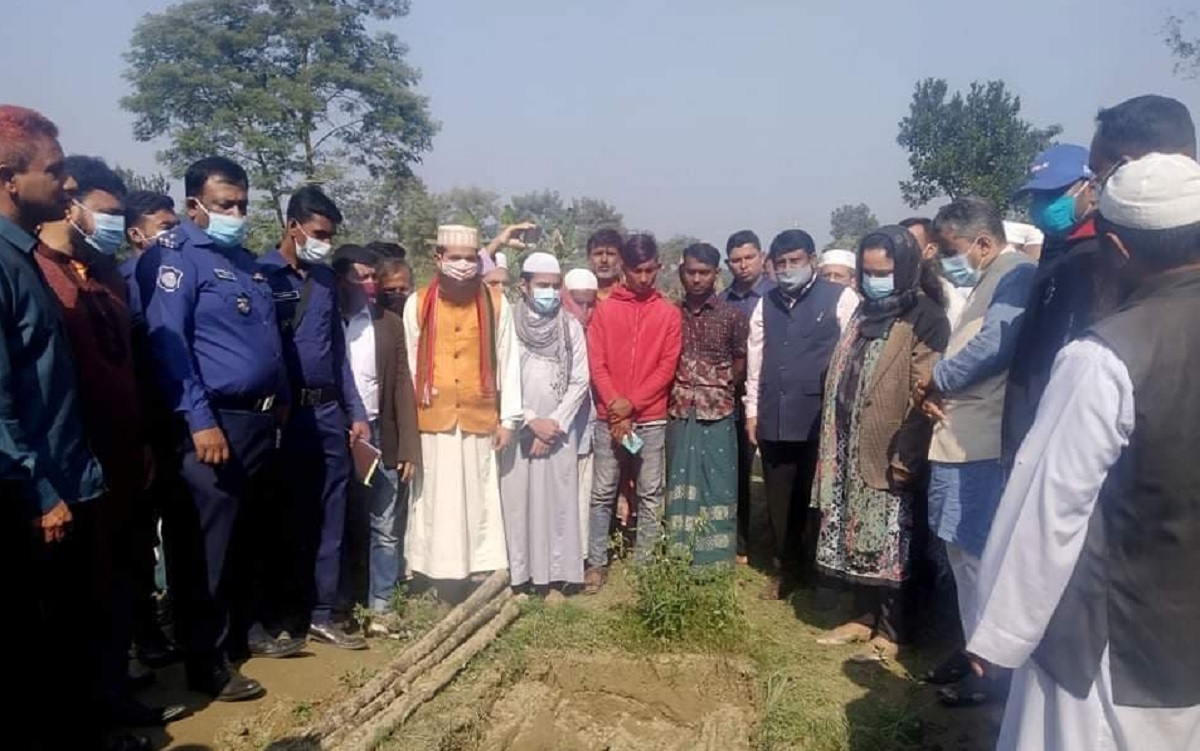 নরসিংদীতে কবর থেকে ৭টি কঙ্কাল চুরি!