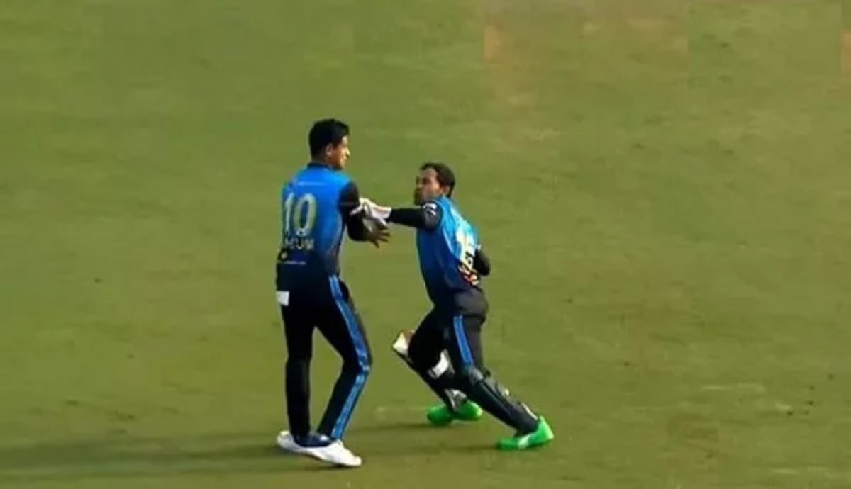 ক্ষমা চেয়েও সাজা পেলেন মুশফিক