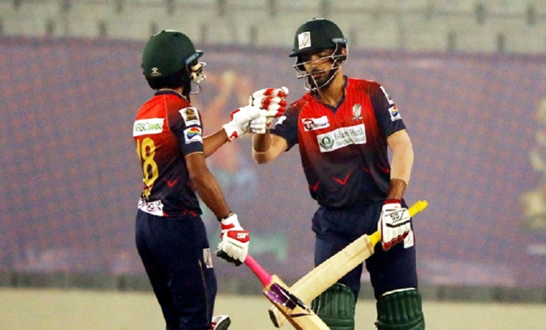 আফিফ-হৃদয়ের ব্যাটিং তাণ্ডবে ঢাকাকে বড় লক্ষ্য ছুড়ে দিয়েছে বরিশাল