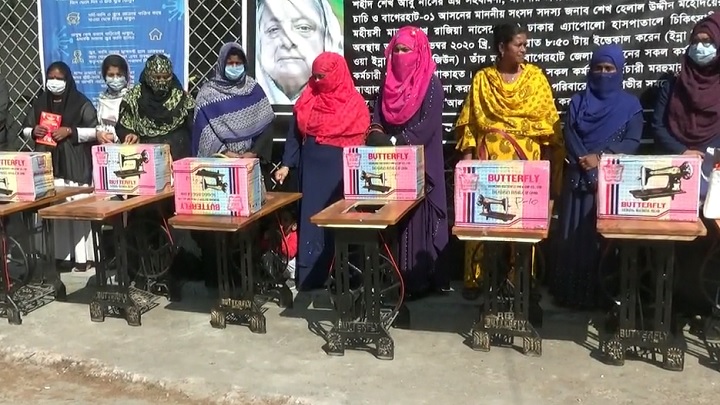 বাগেরহাটে নারীর আত্মকর্মসংস্থানের লক্ষ্যে সেলাই মেশিন প্রদান