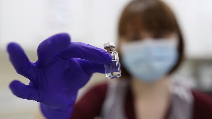 যুক্তরাজ্যে পৌঁছালো ফাইজার-বায়োএনটেকের ভ্যাকসিনের প্রথম চালান