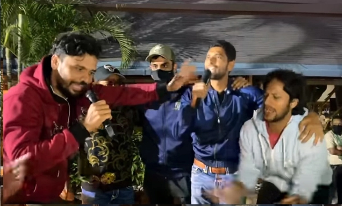 বারবিকিউ পার্টিতে ‘বাবা’ গান গাইলেন মাশরাফী, নাচলেন সাকিবরা