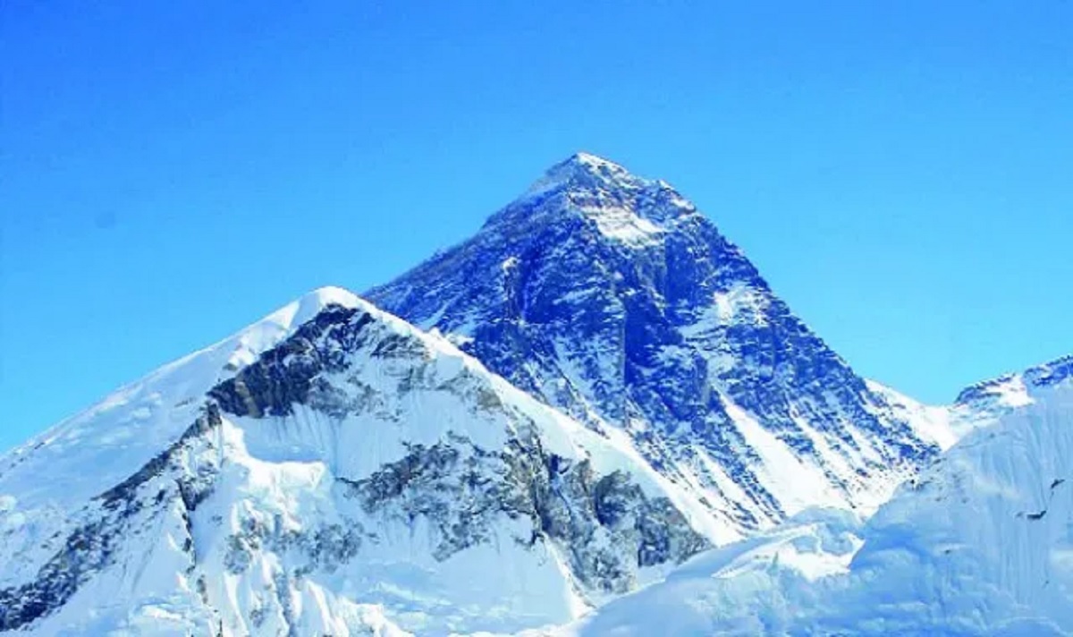 এভারেস্টের উচ্চতা বেড়ে ৮৮৪৮.৮৬ মিটার