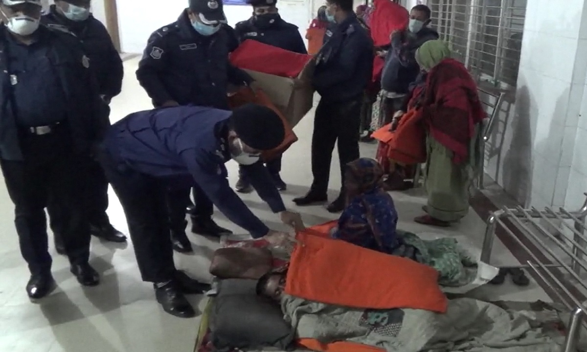 মুজিব শতবর্ষ উপলক্ষে পটুয়াখালীতে শীতবস্ত্র বিতরণ