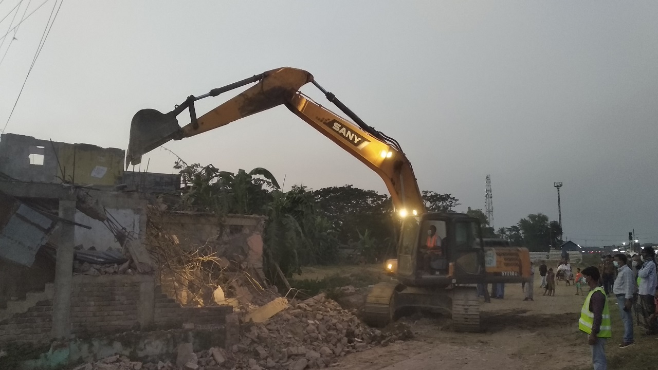 আখাউড়ায় রেলের অবৈধ স্থাপনা উচ্ছেদ আখাউড়ায় রেলের অবৈধ স্থাপনা উচ্ছেদ