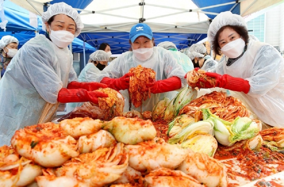 এবার খাবারের স্বত্ব নিয়ে প্রতিবেশীর সাথে দ্বন্দ্বে জড়ালো চীন