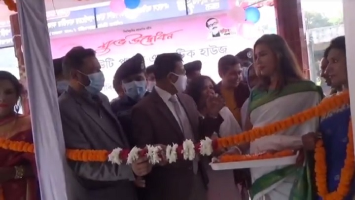 রাজবাড়ীতে হিজরাদের বিউটি পার্লার ও সেভ হোমের উদ্বোধন