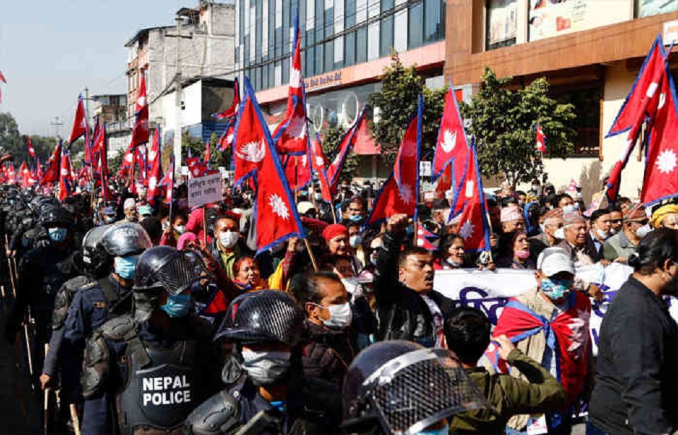 নেপালকে আবারও রাজতন্ত্র ও ‘হিন্দু রাষ্ট্র’ ঘোষণার দাবিতে বিক্ষোভ