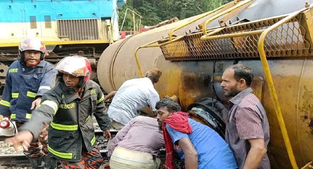 বগি লাইনচ্যুত হওয়ায় সিলেটের সাথে সারাদেশের রেল যোগাযোগ বিচ্ছিন্ন