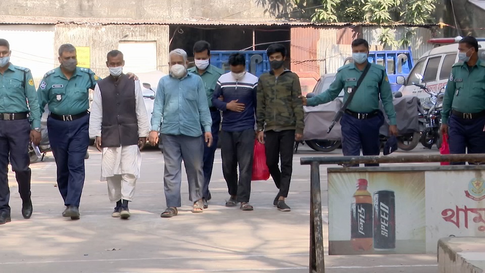 ভুয়া ‘সহ-মুক্তিযোদ্ধা’ সনদ দিয়ে টাকা আদায়ের অভিযোগে একটি চক্র আটক