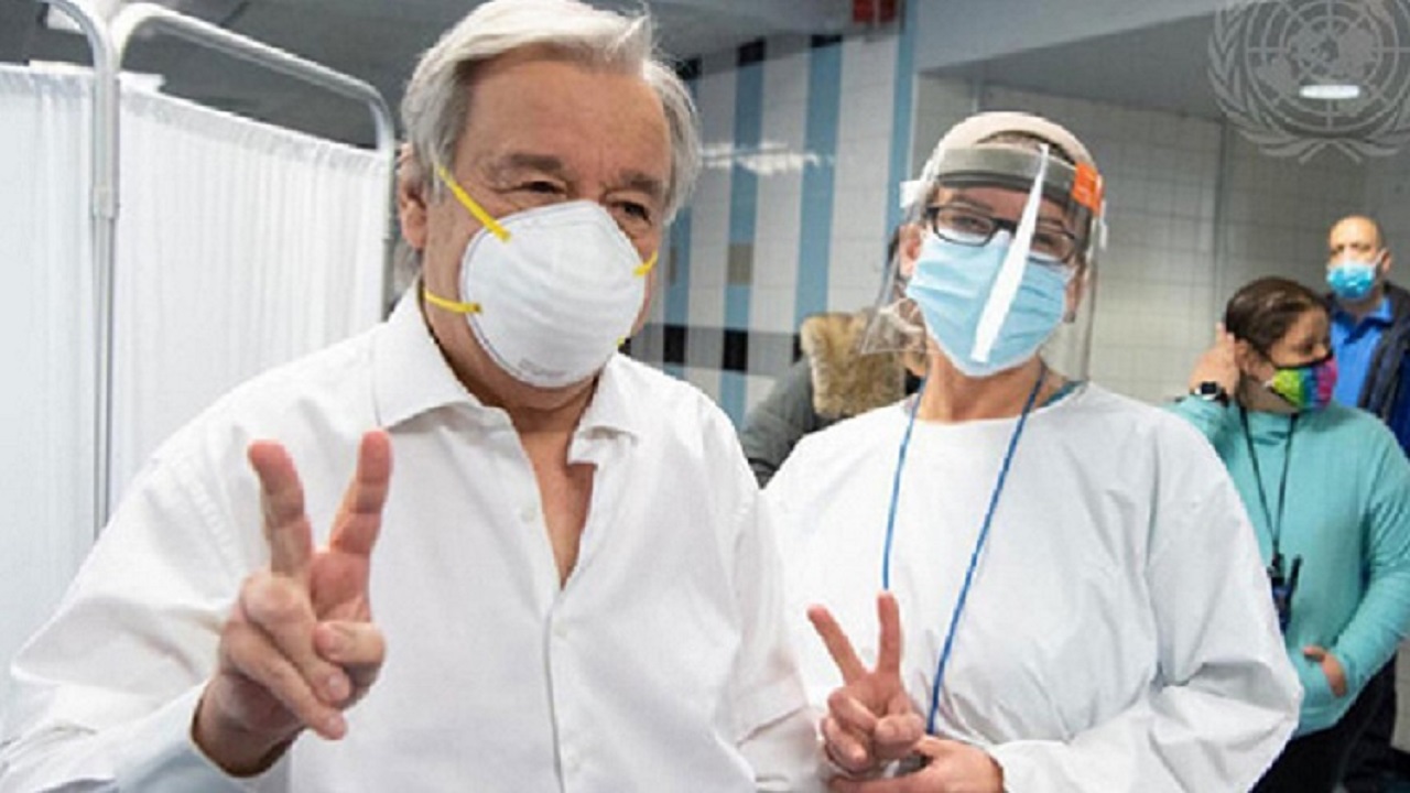 করোনার টিকা নিলেন জাতিসংঘের মহাসচিব করোনার টিকা নিলেন জাতিসংঘের মহাসচিব