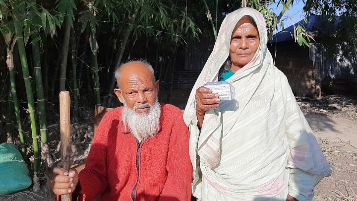 স্মার্টকার্ডের ভুলে ১০২ বছরের প্রতিবন্ধী আহের আলীর বয়স্কভাতা বন্ধ