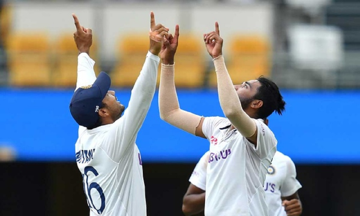 ৩২৪ রানের অপেক্ষায় ভারত