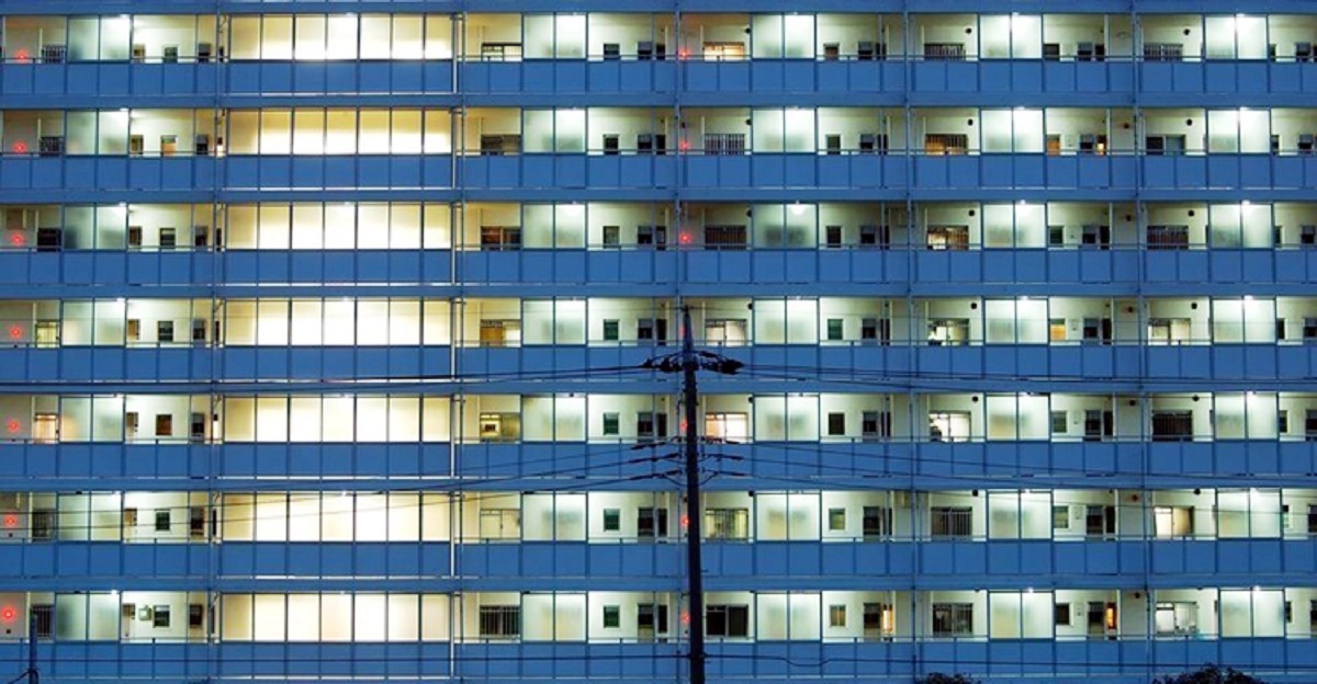 ১০ বছর ধরে মায়ের লাশ ফ্রিজে লুকিয়ে রেখেছেন মেয়ে!