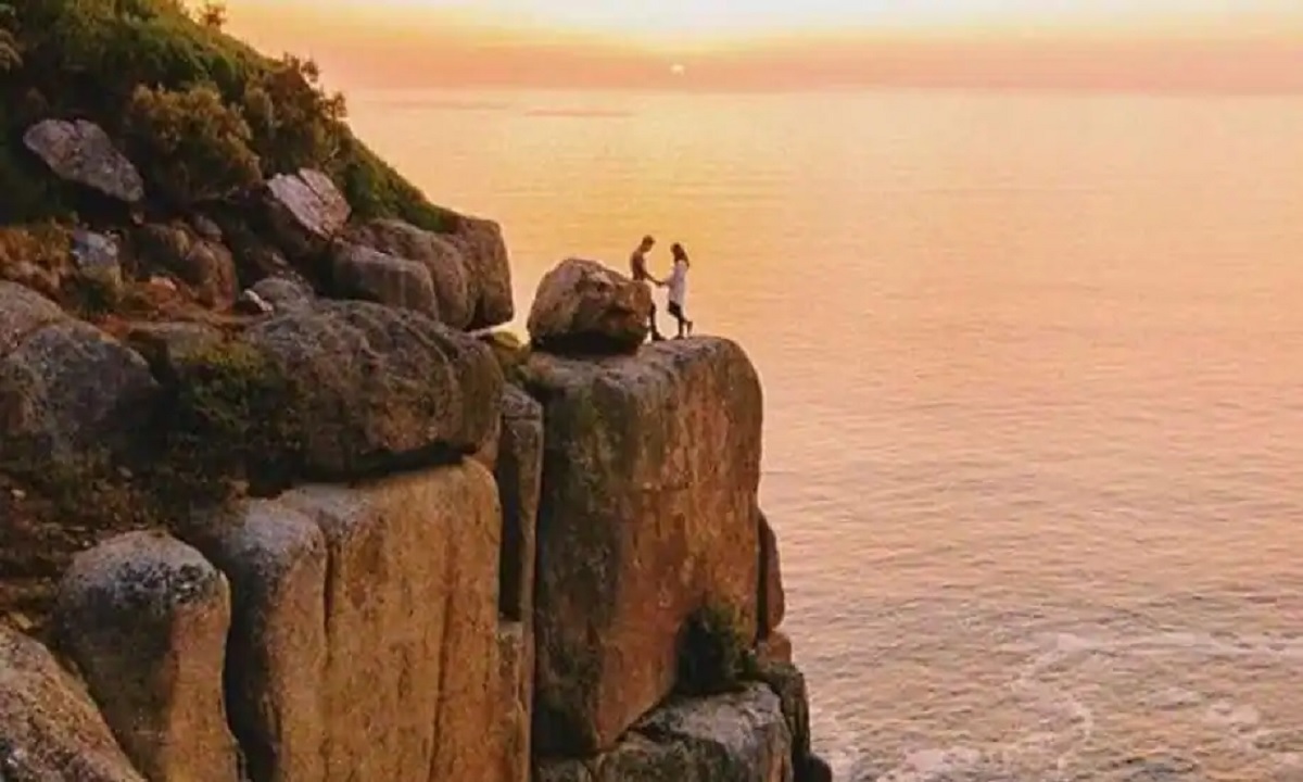 প্রপোজের পরই ৬৫০ ফুট উঁচু থেকে পড়লেন প্রেমিকা