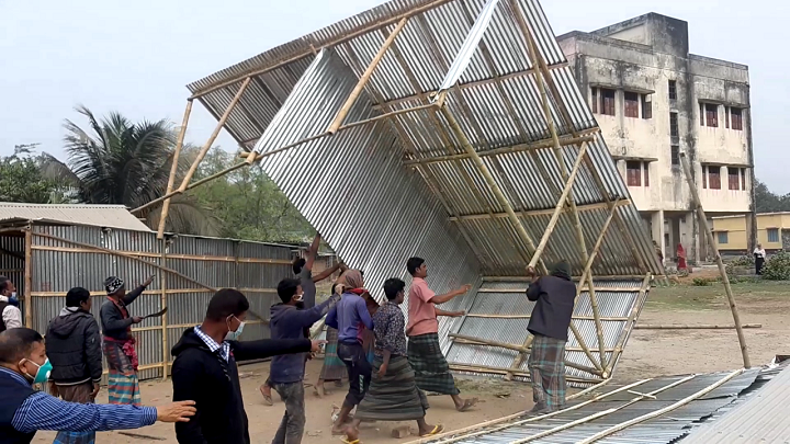 চুয়াডাঙ্গায় সরকারি জমিতে নির্মিত অবৈধ স্থাপনা উচ্ছেদ